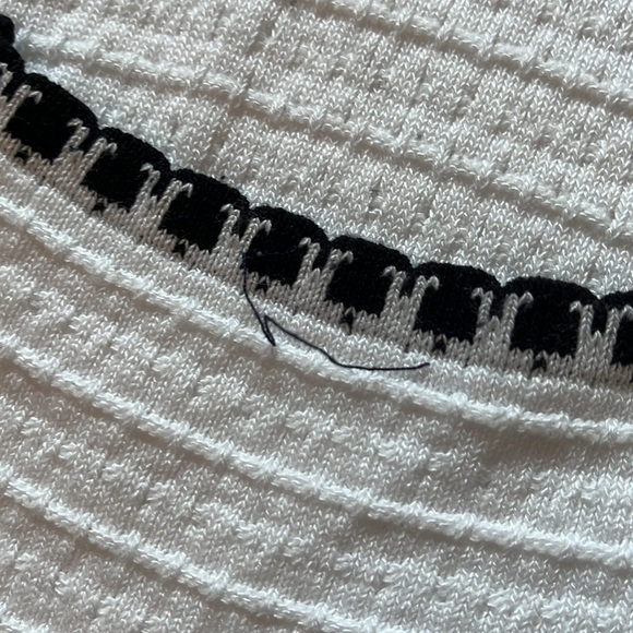 🌻 Black Trim Chanel Style Cropped Button Down Top - Picture 3 of 6